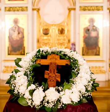 Воздвижение Креста Господня в 2019 году: дата, традиции и обычаи
