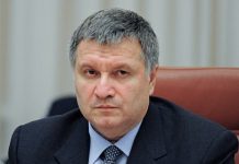 Глава МВД Украины поддержал националистов в Донбассе