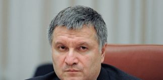 Глава МВД Украины поддержал националистов в Донбассе