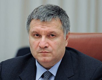 Глава МВД Украины поддержал националистов в Донбассе