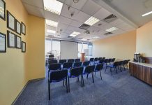 Что представляют собой конференц-центр?