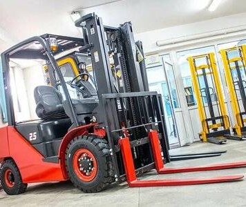 Преимущества и особенности вилочных электропогрузчиков