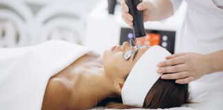 Аппаратная косметология: с какого возраста можно начинать?
