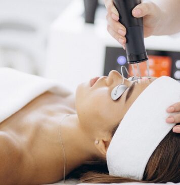 Аппаратная косметология: с какого возраста можно начинать?