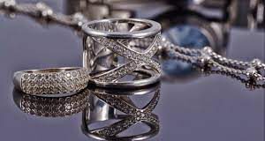 Где можно выгодно продать серебряные изделия?