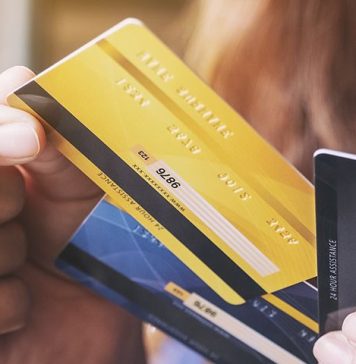 Почему банки дают кредитные карты?