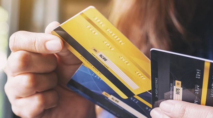 Почему банки дают кредитные карты?