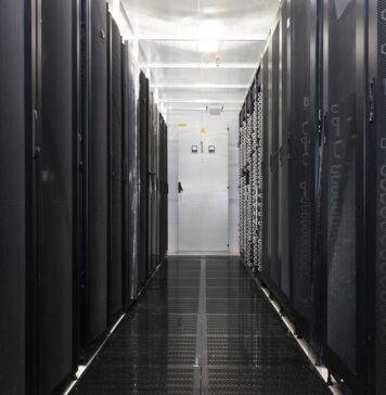 Размещение серверов: Как выбрать идеальное место для вашего бизнеса