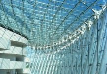 Спайдерное остекление фасадов: достоинства и нюансы